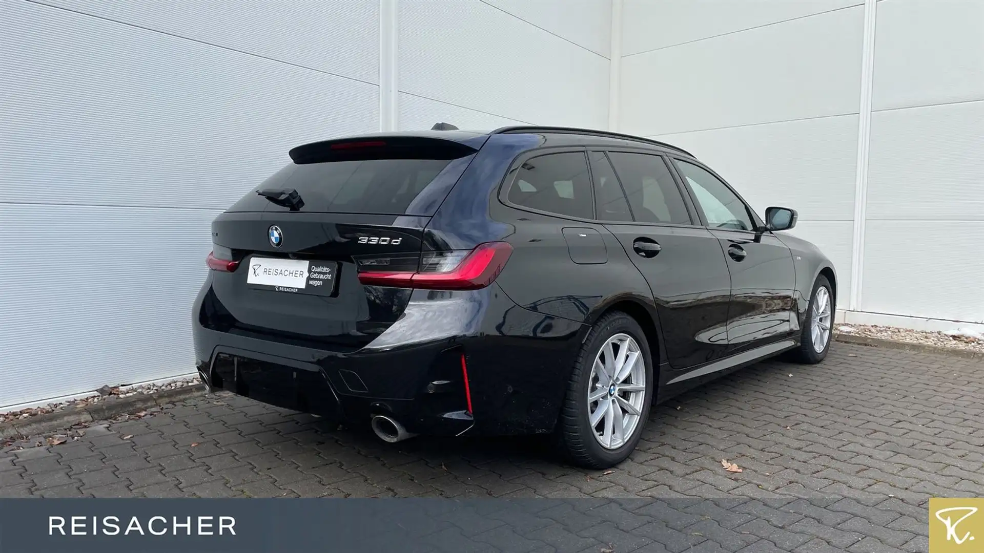 BMW 330 d A xDrive Tou M-Sport,AHK,Autom Schwarz - 2