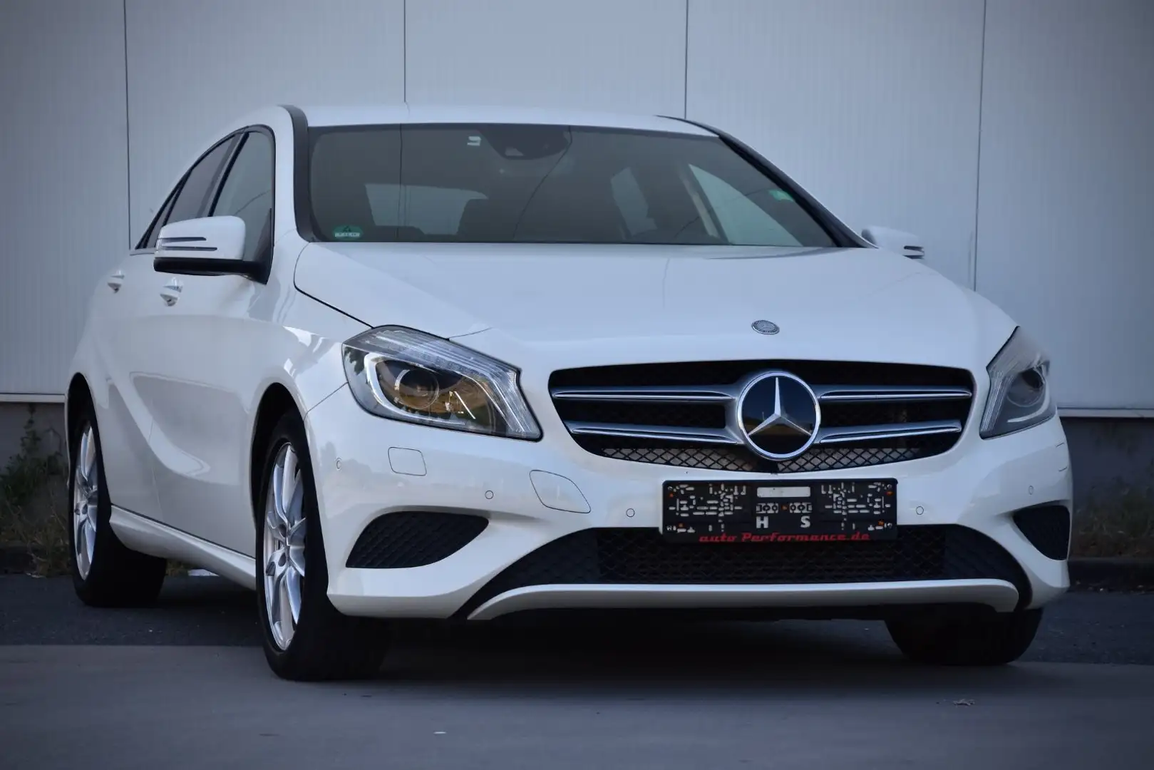 Mercedes-Benz A 220 4Matic Weiß - 1