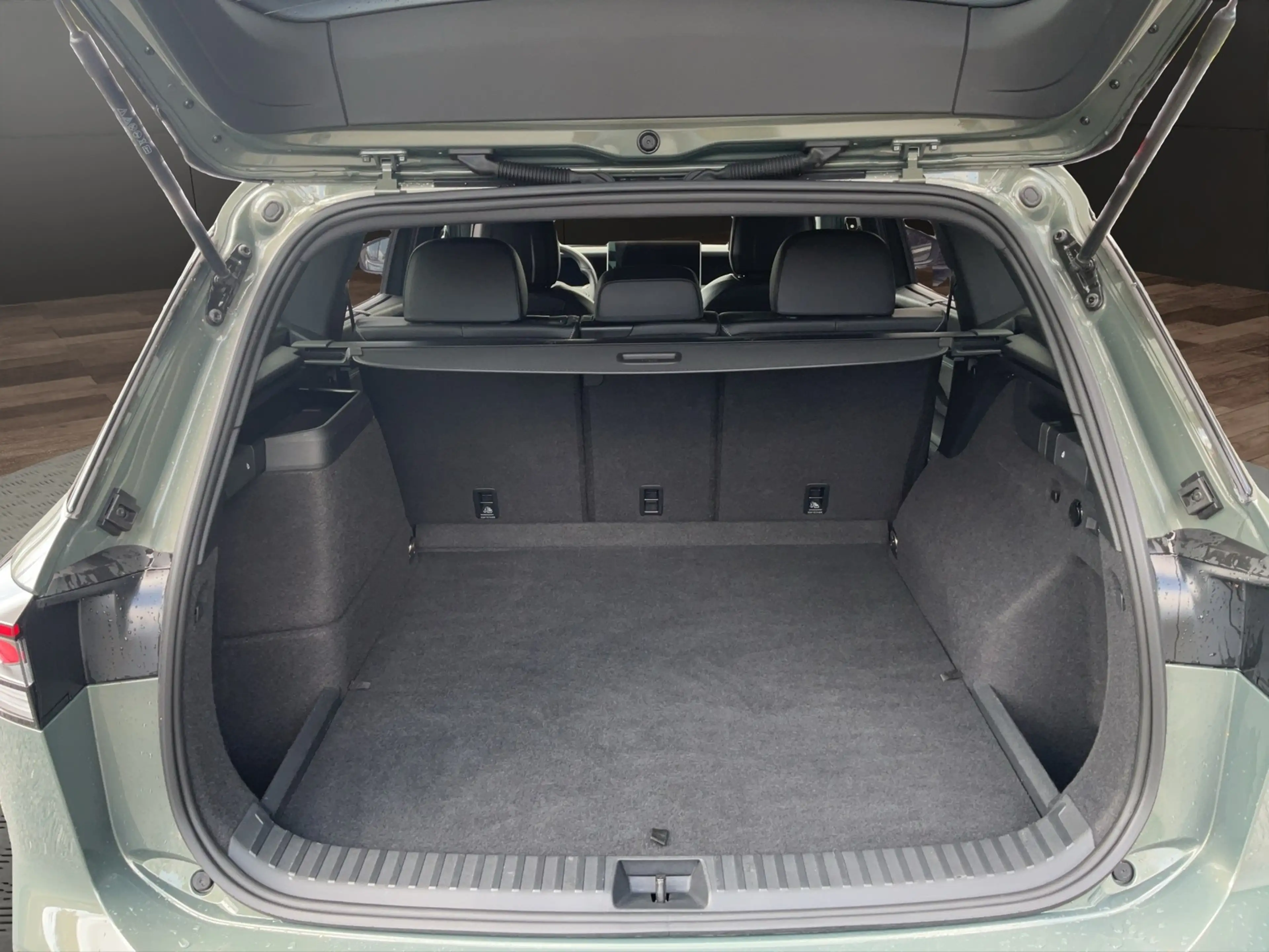 Volkswagen Tayron 1.5 TSI eHybrid R-Line DSG Pano+DCC+ACC — photo 9