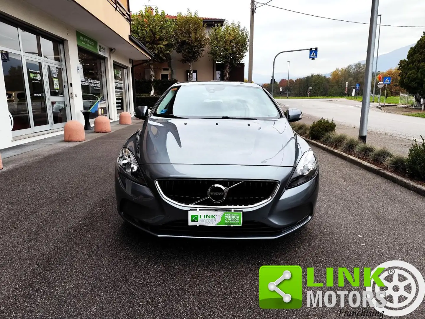 Volvo V40 T2 Kinetic NEOPATENTATI GARANZIA INCLUSA Grijs - 2