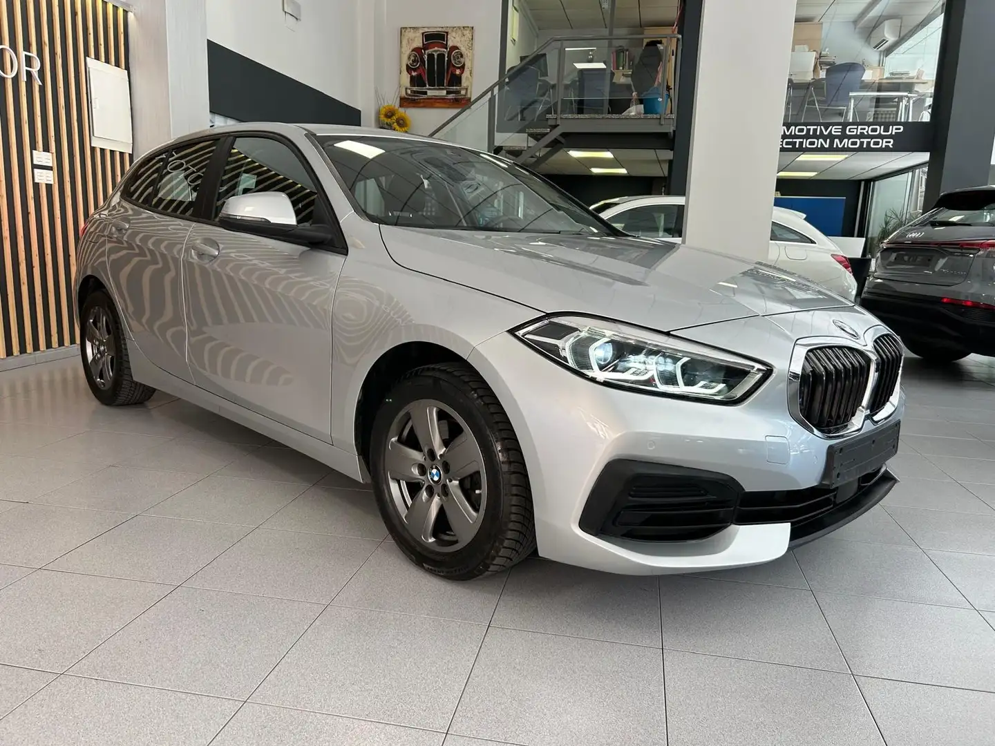 BMW 116 116d Business Gris - 1
