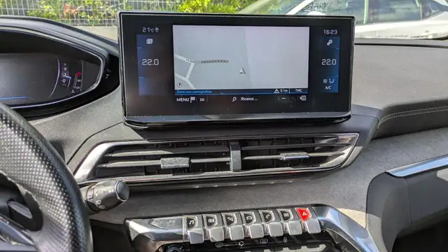 Peugeot 3008 view 13