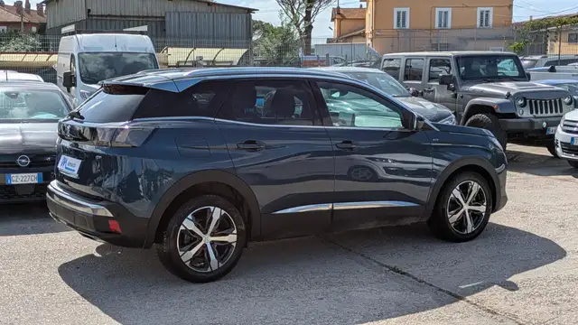 Peugeot 3008 view 5