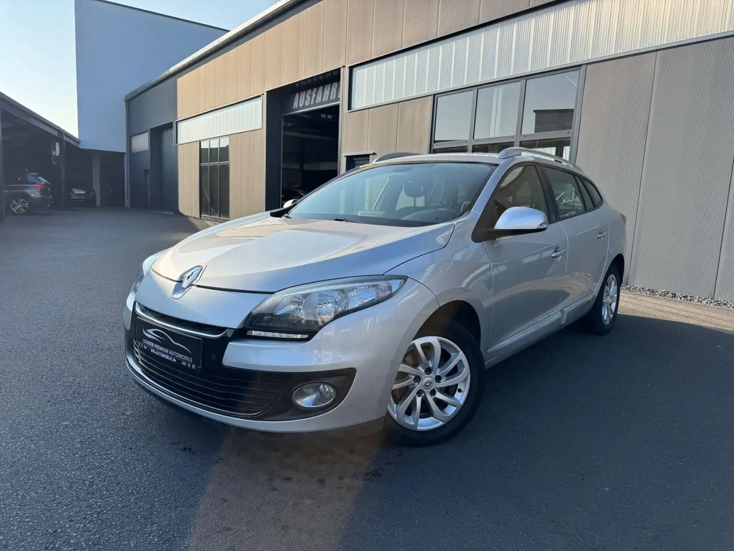 Renault Megane III Grandtour Paris Grau - 1