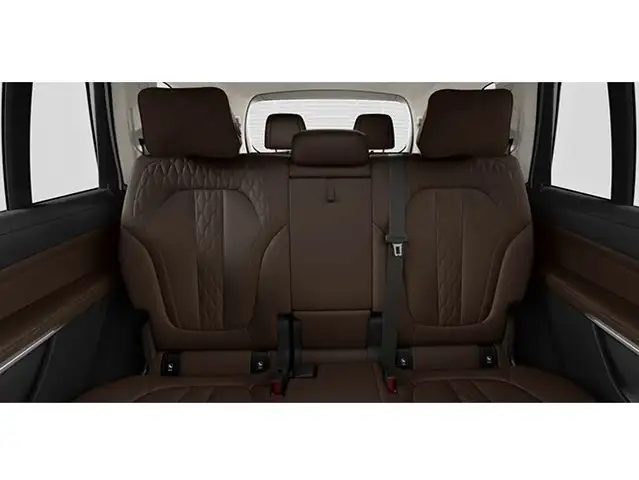 BMW X7 view 6