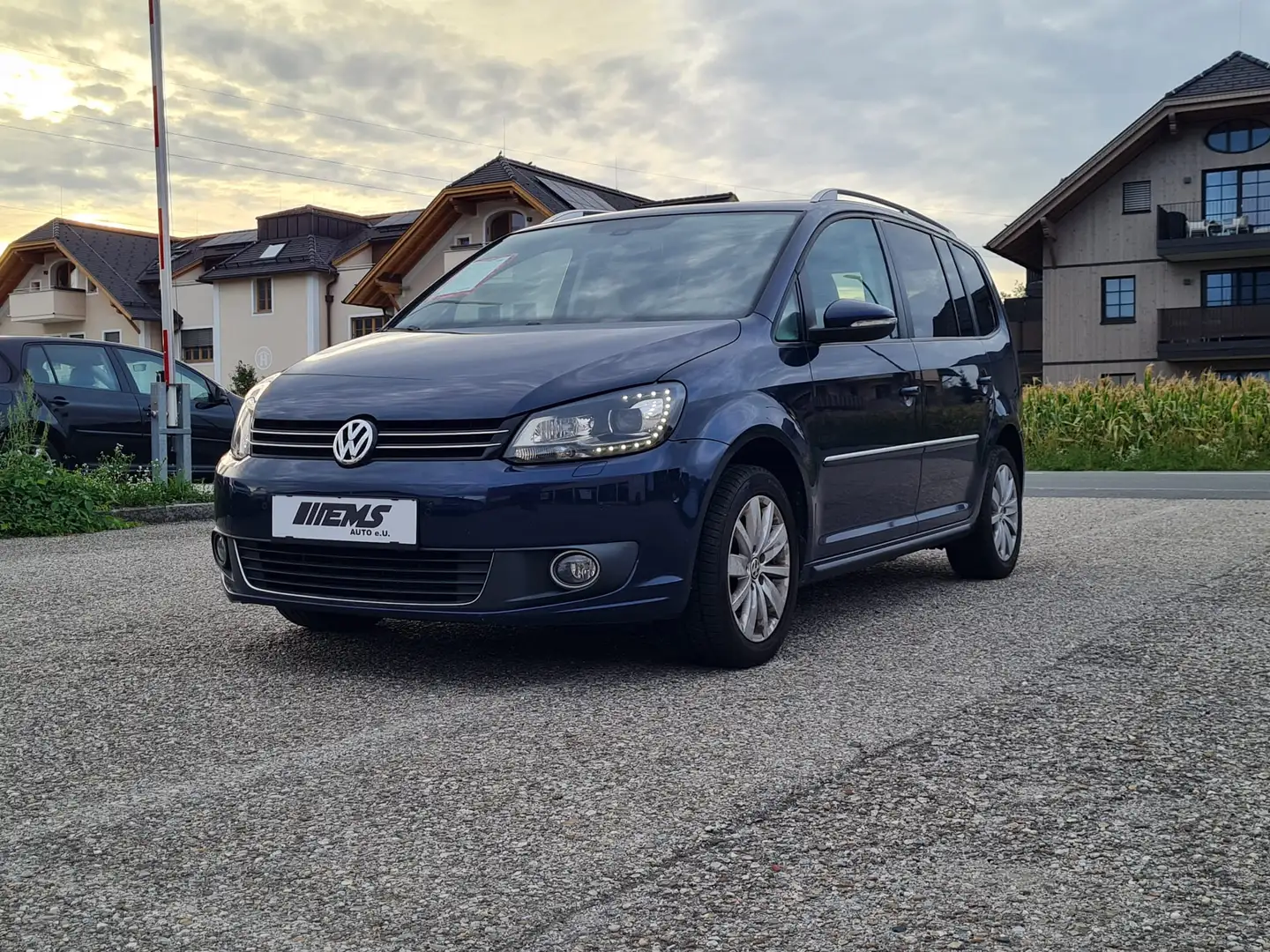 Volkswagen Touran Highline DSG *PICKERL*AHK*PANORAMA*7Sitze Blau - 1