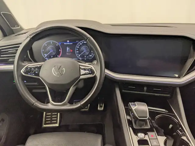 Volkswagen Touareg view 7