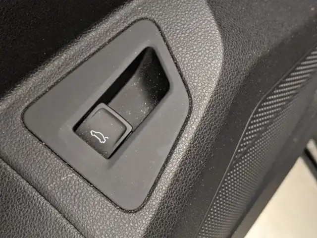 Volkswagen Touareg view 12