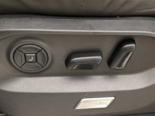 Volkswagen Touareg view 11