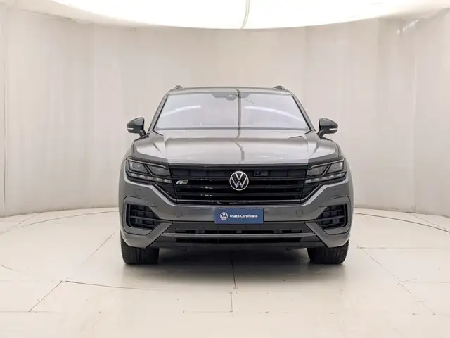 Volkswagen Touareg view 2