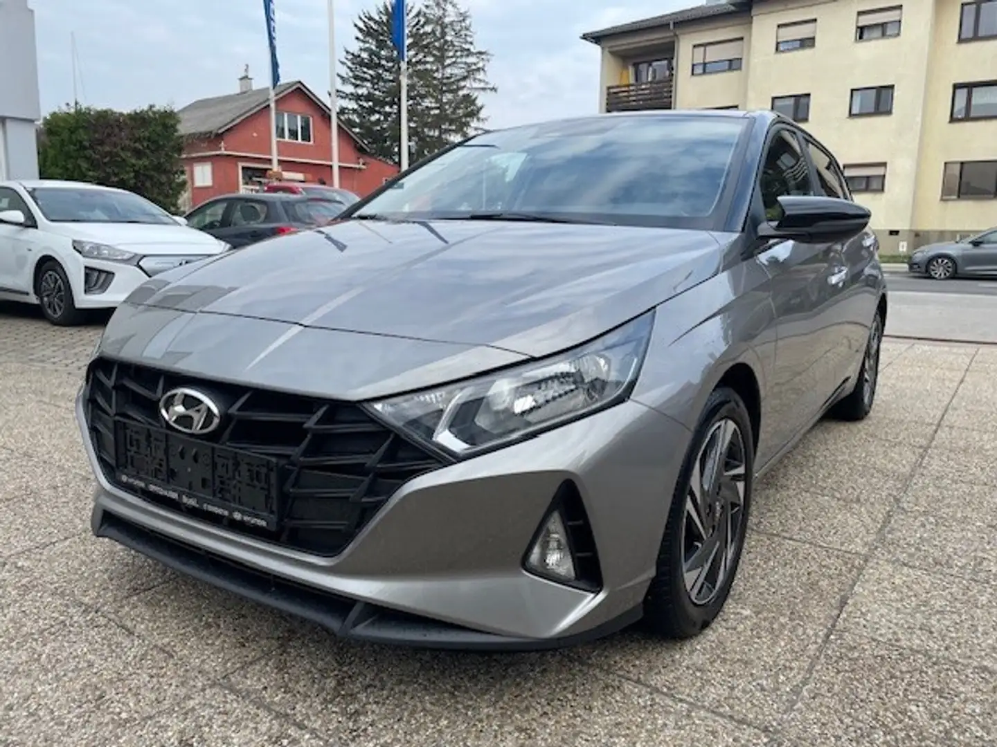 Hyundai i20 1,2 MPI i-Line Plus Grau - 1