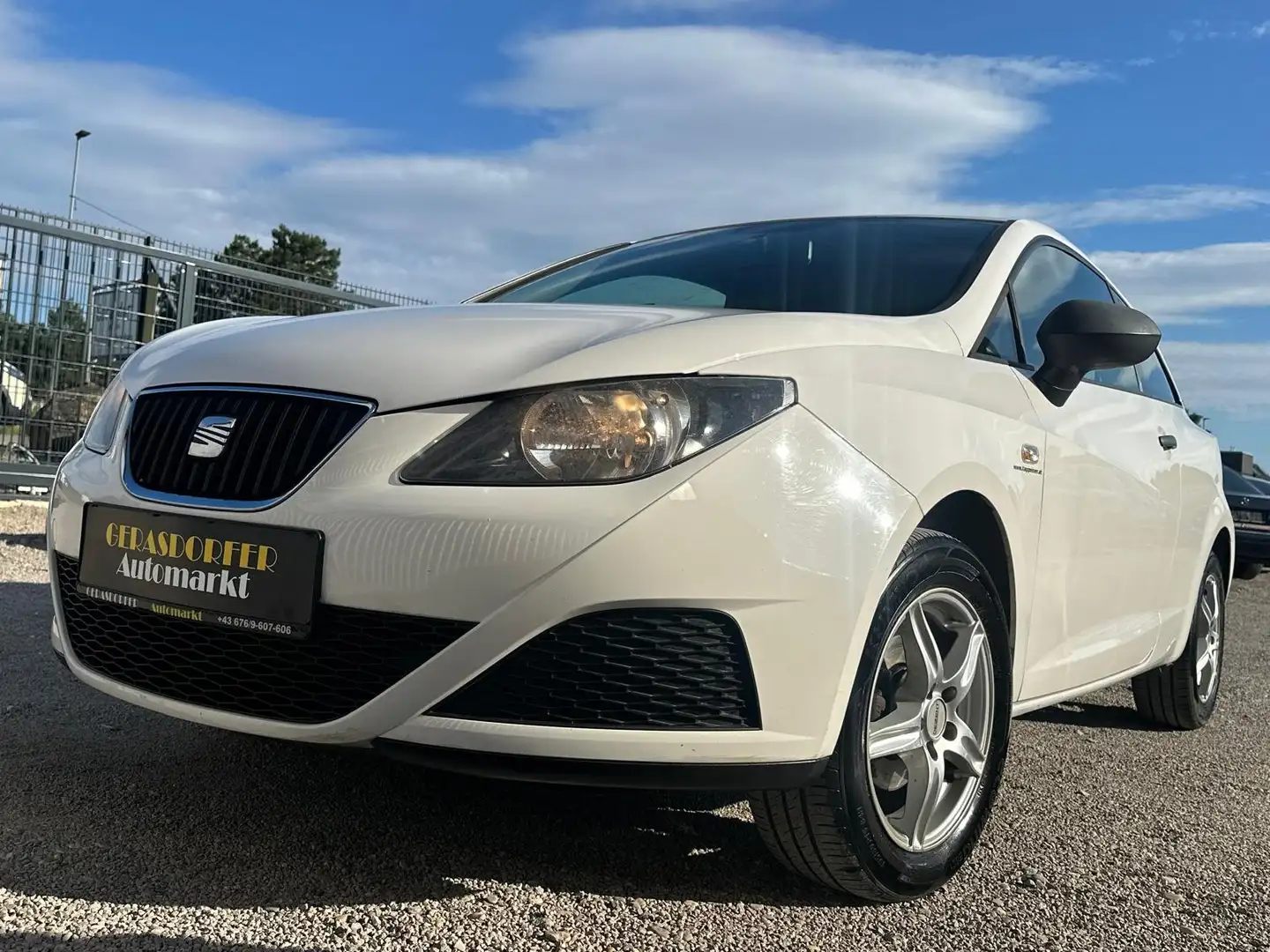 SEAT Ibiza SportCoupé Chili 1,2 **Mit Neues Pickerl** Weiß - 2