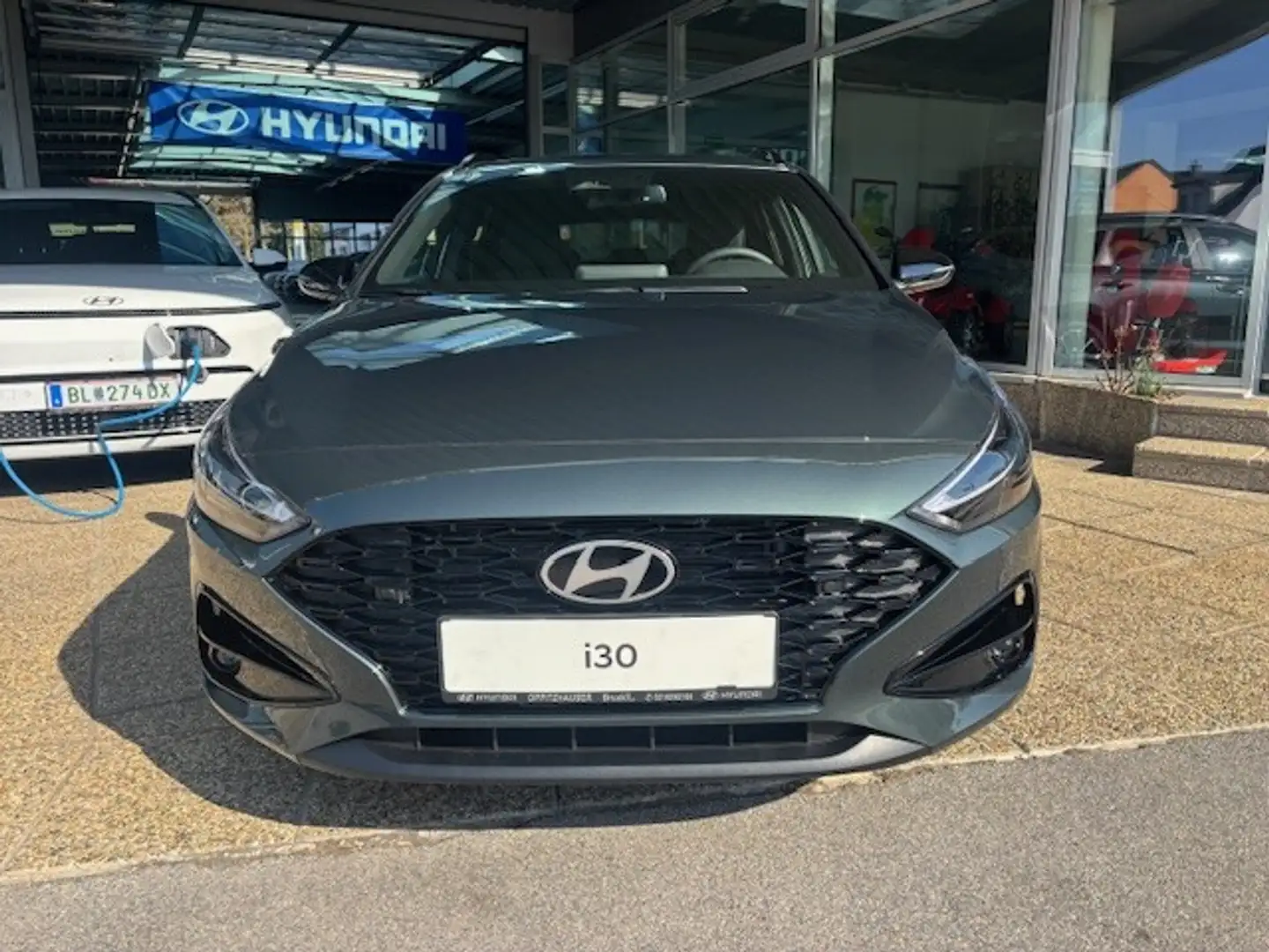 Hyundai i30 Kombi 1,6 TGDI Go! Plus DCT Grün - 2