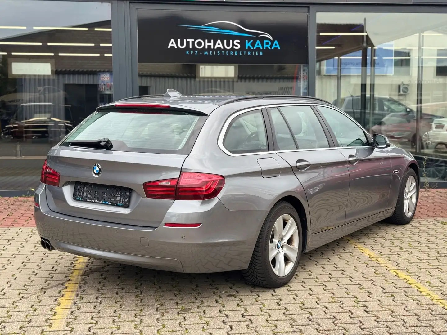 BMW 520 d xDrive Grau - 2
