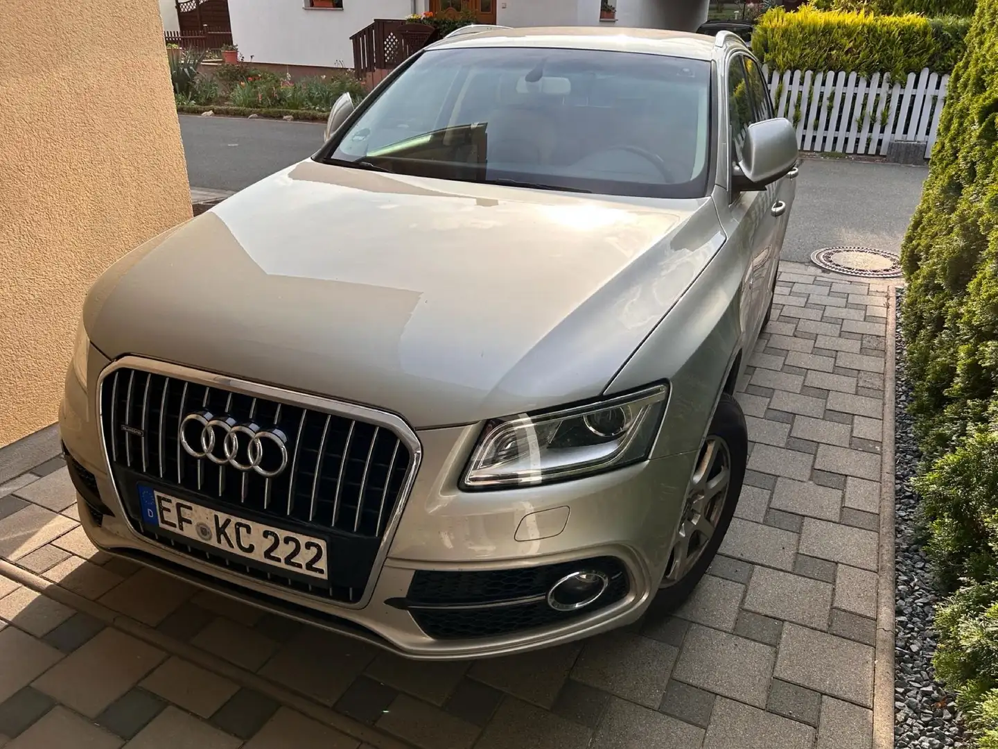 Audi Q5 2.0 TDI (110 kW) quattro S line Grau - 1