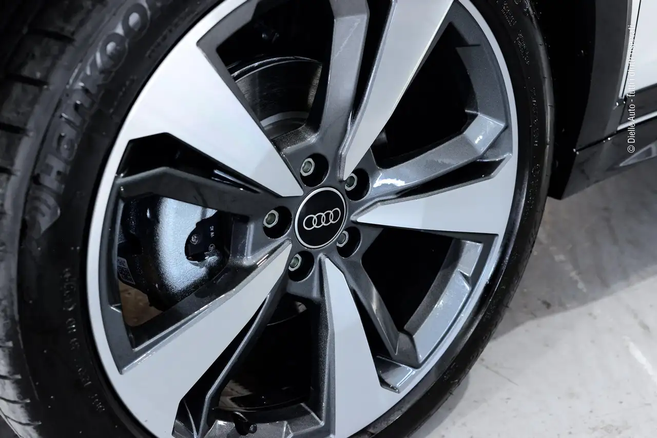Audi A1 A1 allstreet 30 1.0 tfsi Identity Contrast 116cv s tronic 5