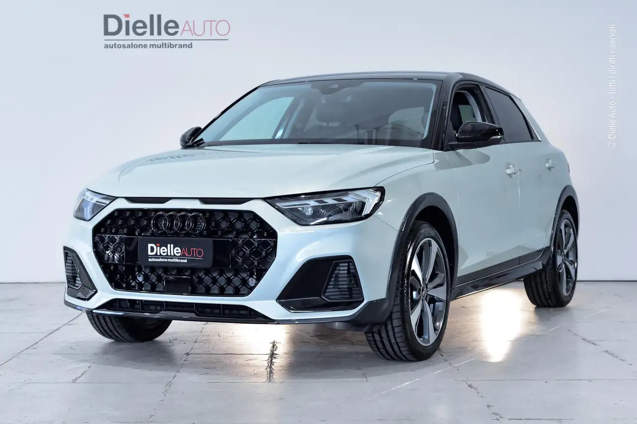 Audi A1 A1 allstreet 30 1.0 tfsi Identity Contrast 116cv s tronic