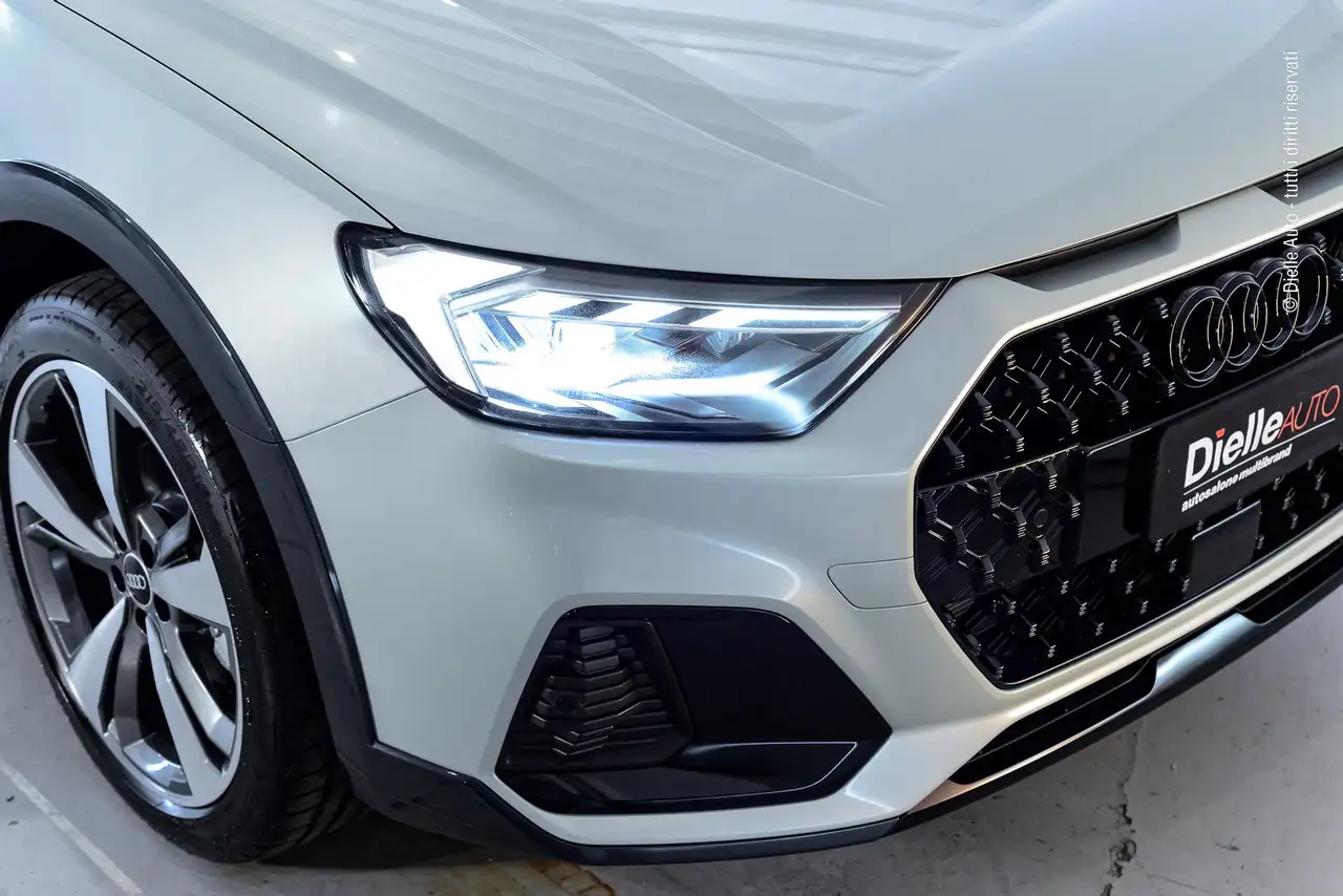 Audi A1 A1 allstreet 30 1.0 tfsi Identity Contrast 116cv s tronic 6