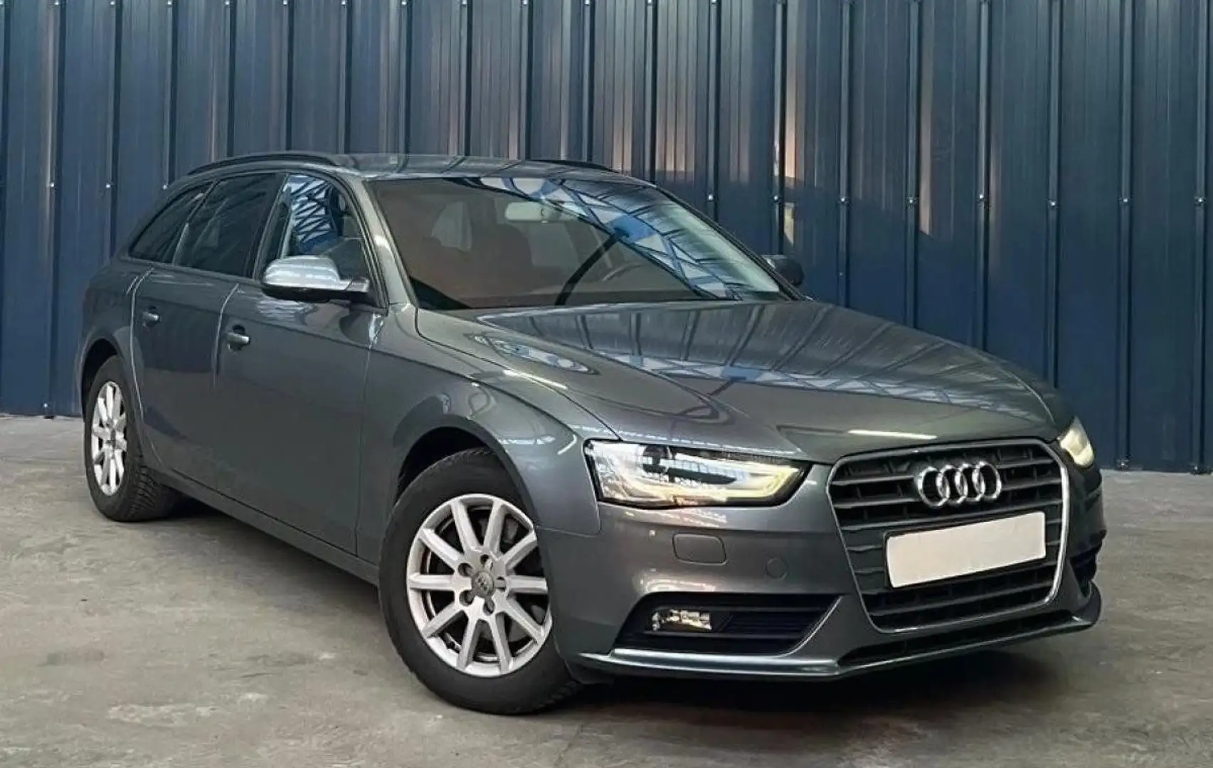Audi A4 AVANT 2.0 TDI 145 AMBIENTE PLUS Grau - 1