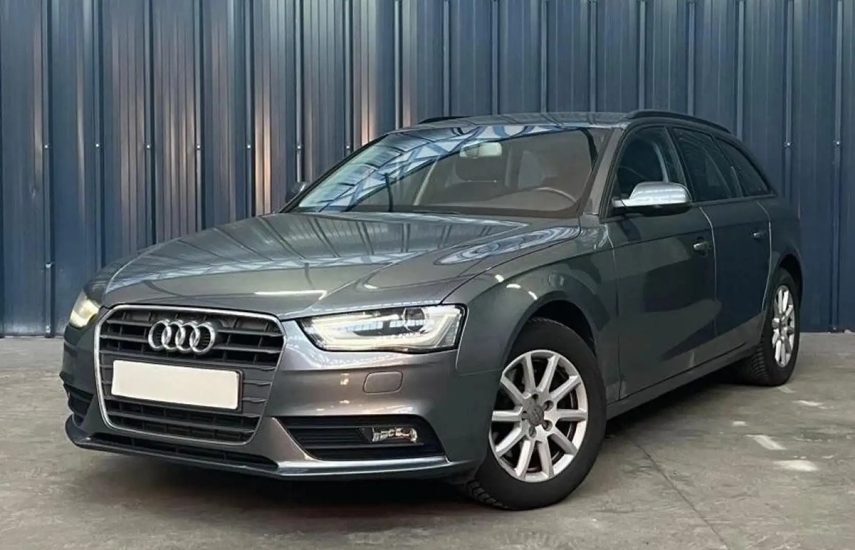 Audi A4 AVANT 2.0 TDI 145 AMBIENTE PLUS Grau - 2