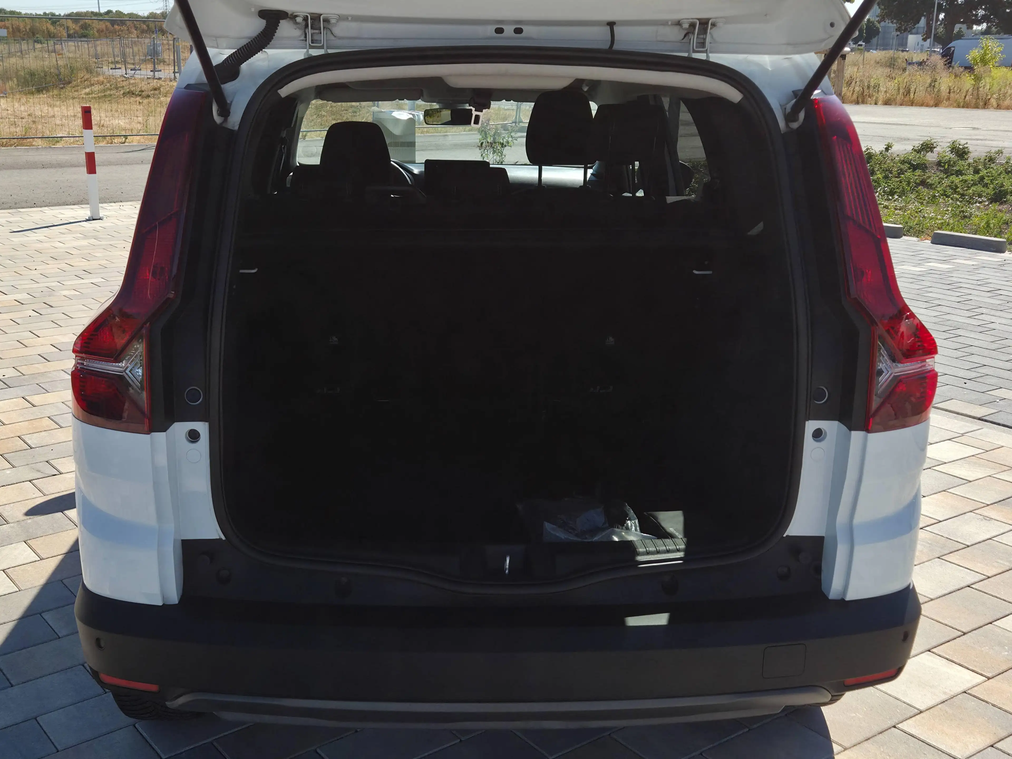 Dacia Jogger Expression |Klima|Touch| Tempomat |Gepflegter Langstrecken-Kombi Tüv Neu ! — photo 33