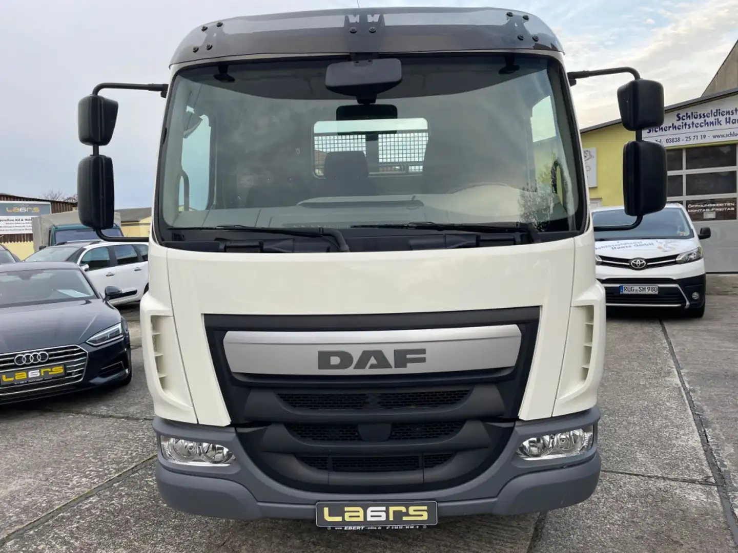 DAF LF 210 FA Dreiseitenkipper / 2 x AHK Weiß - 2