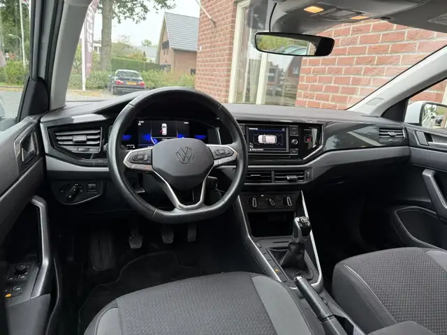 Volkswagen Polo view 3