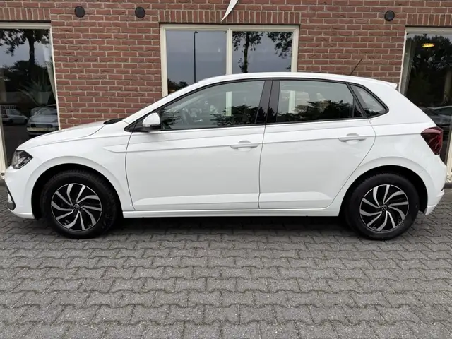 Volkswagen Polo view 2