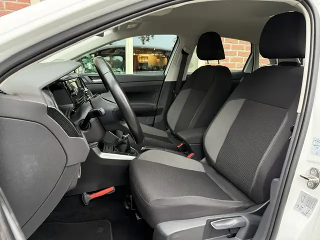Volkswagen Polo view 4