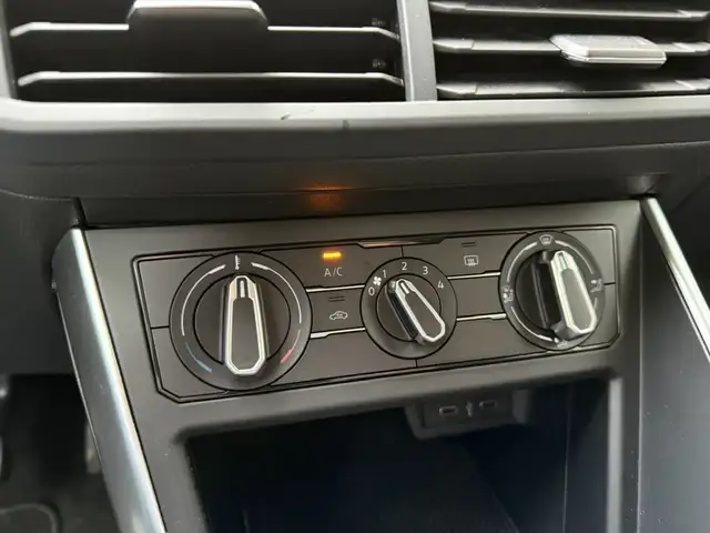 Volkswagen Polo view 26