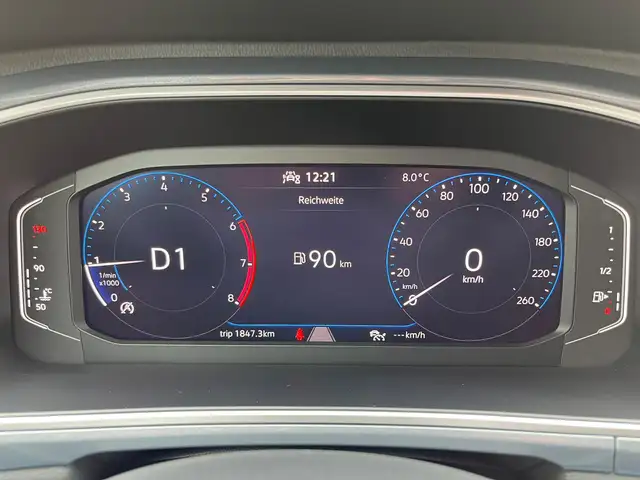 Volkswagen T-Roc view 9