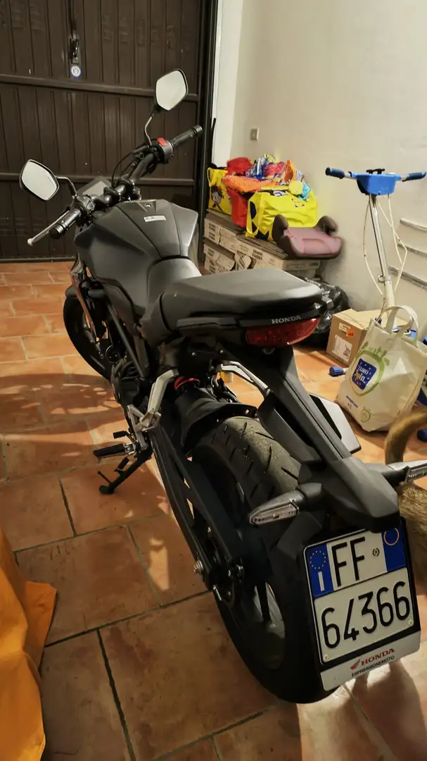 Honda CB 300 Noir - 1