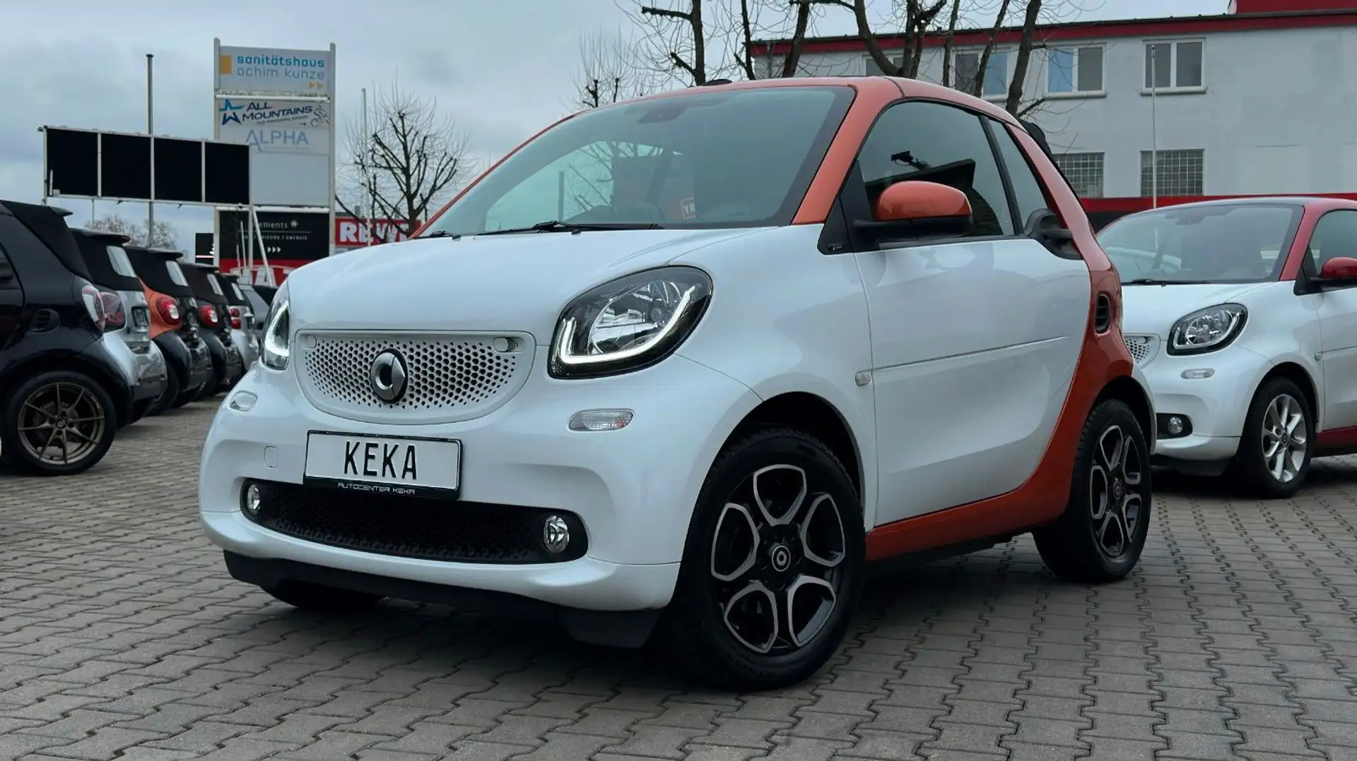 smart forTwo Cabrio TURBO DCT WHITE & ORANGE EDITION! Blanc - 1