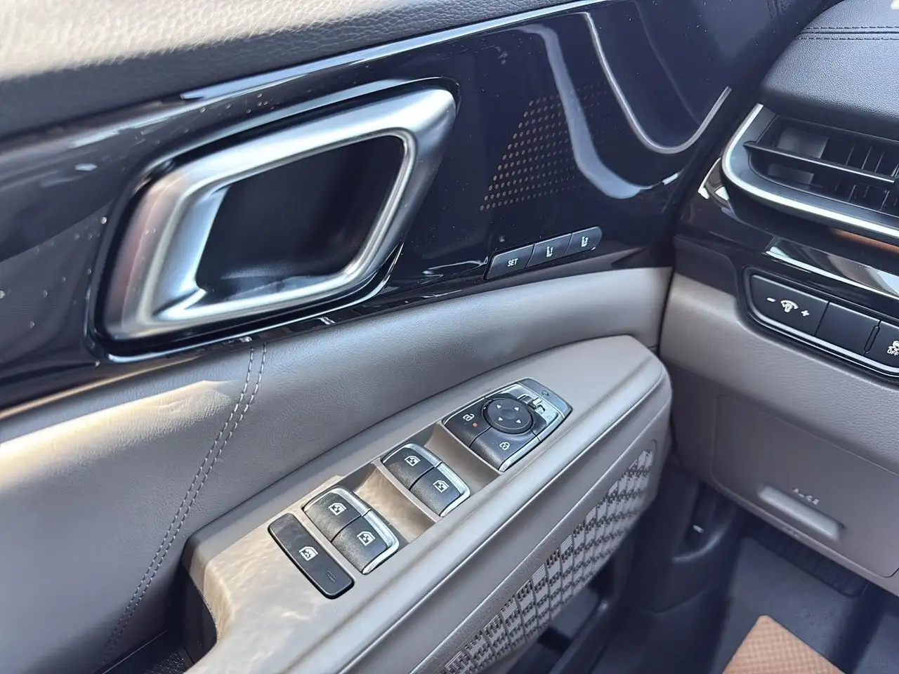 Kia Carnival снимка Kia Carnival