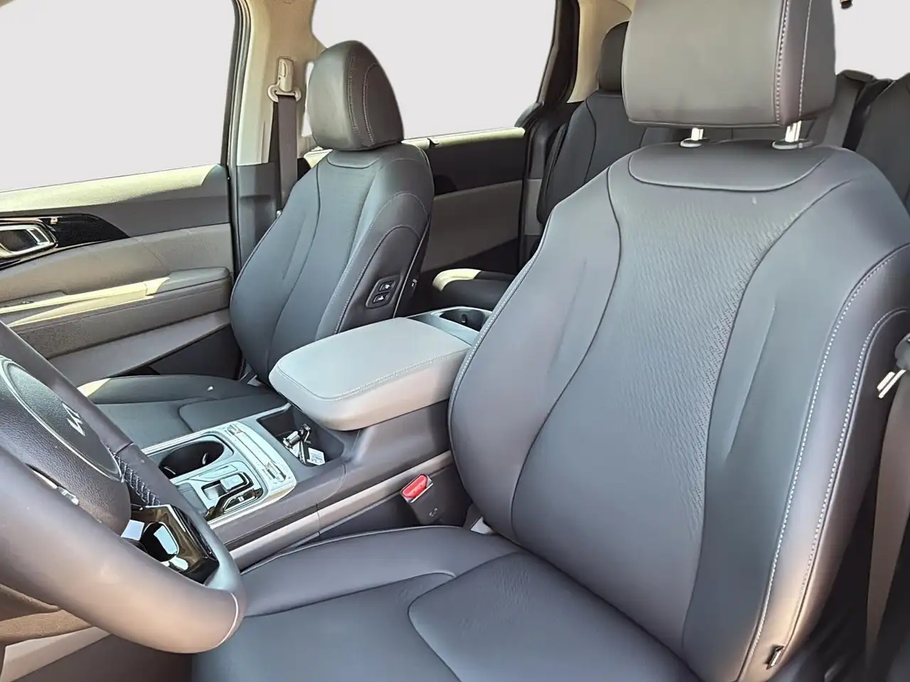 Kia Carnival снимка Kia Carnival