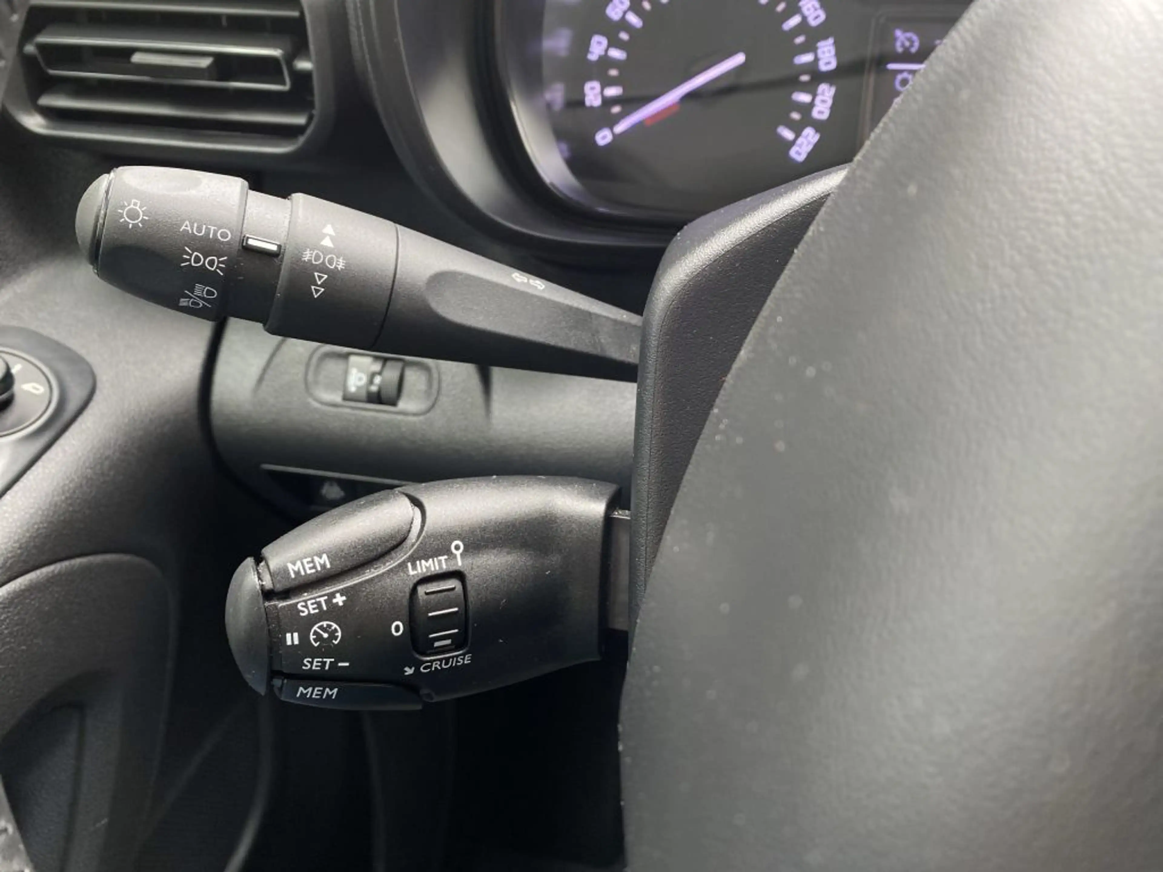 Citroen Berlingo M PureTech 110 FEEL *Keyless*Touch 8 Zoll*PDC*CP* — photo 14