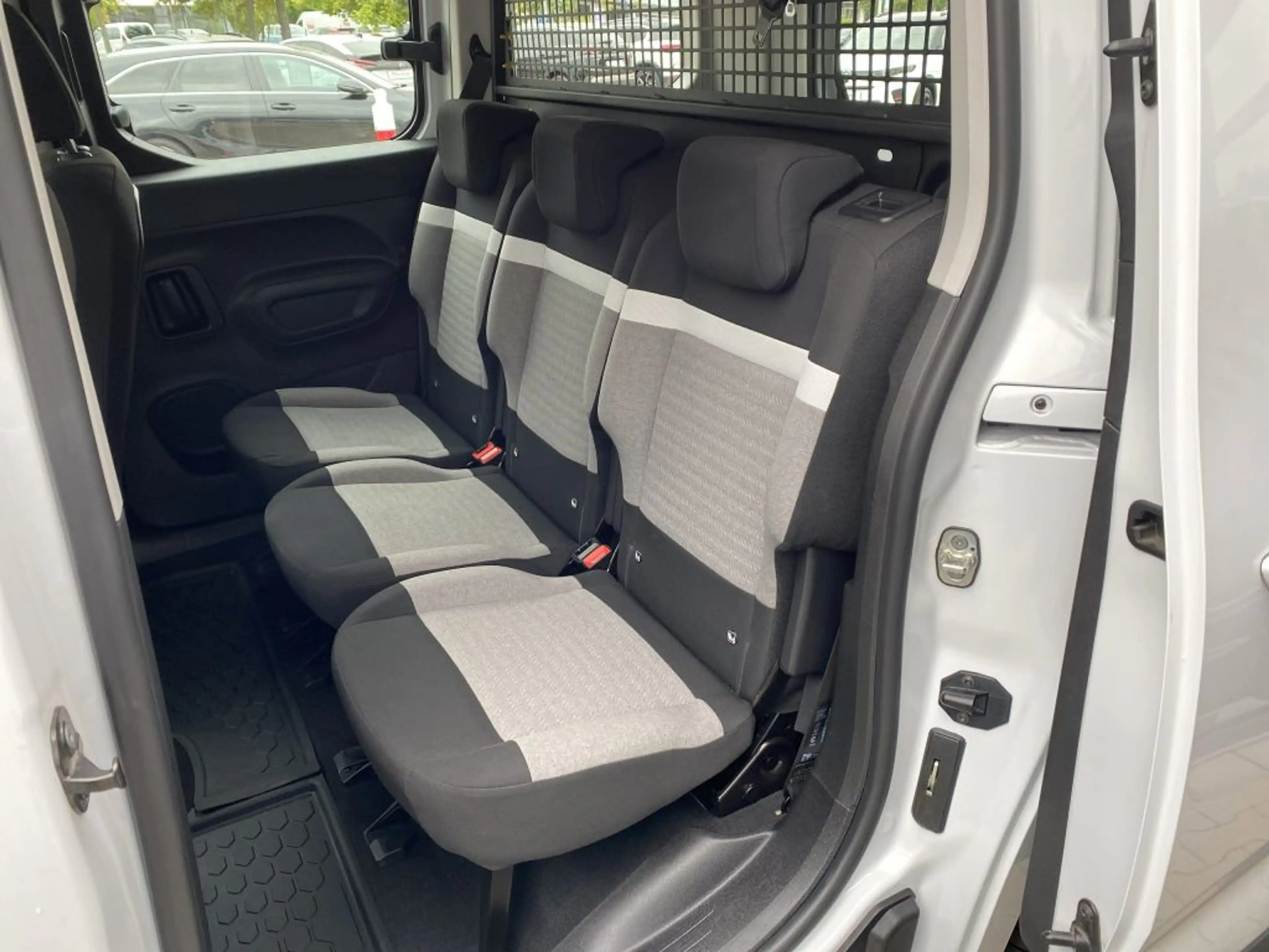 Citroen Berlingo M PureTech 110 FEEL *Keyless*Touch 8 Zoll*PDC*CP* — photo 9