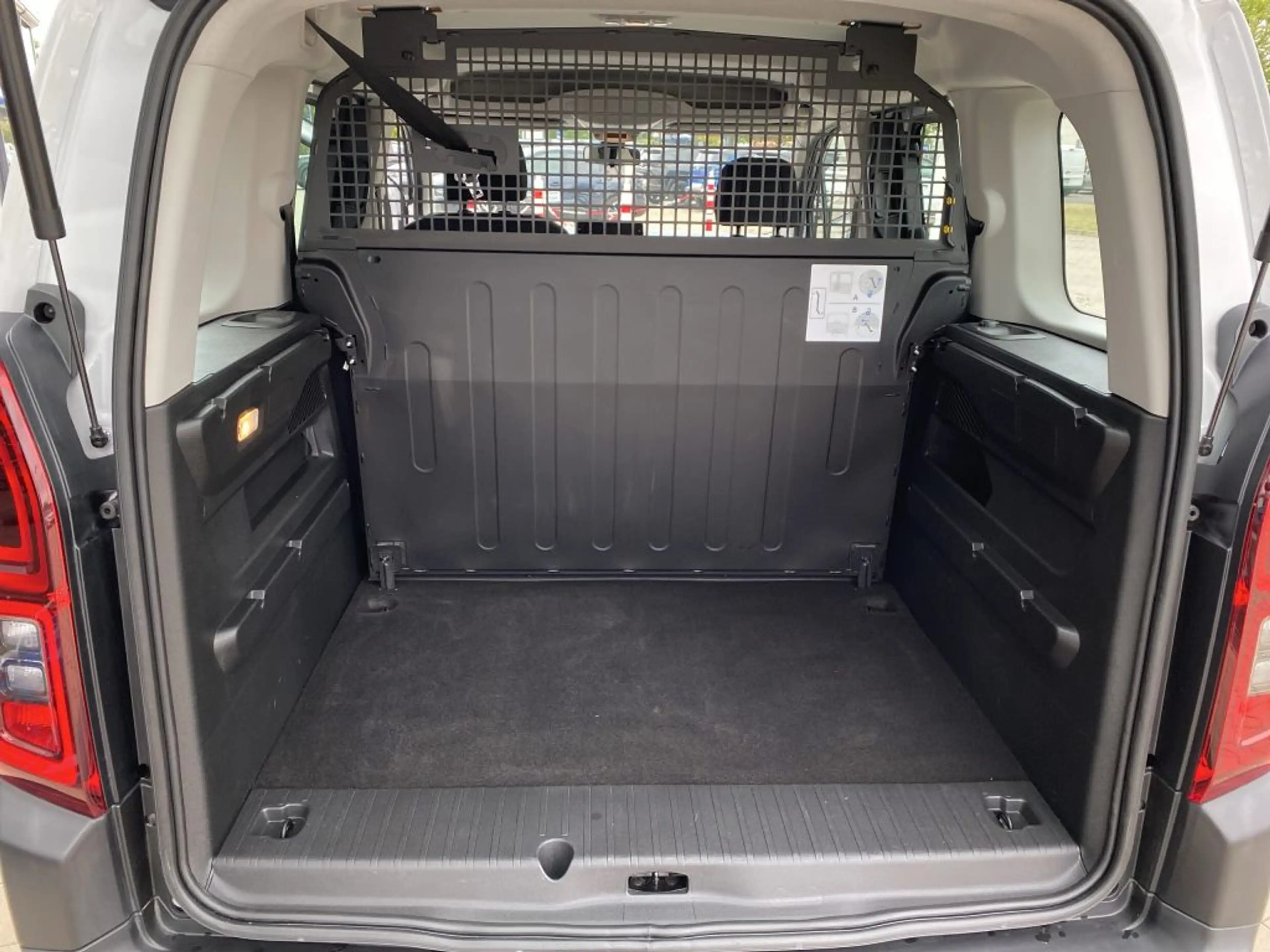 Citroen Berlingo M PureTech 110 FEEL *Keyless*Touch 8 Zoll*PDC*CP* — photo 10
