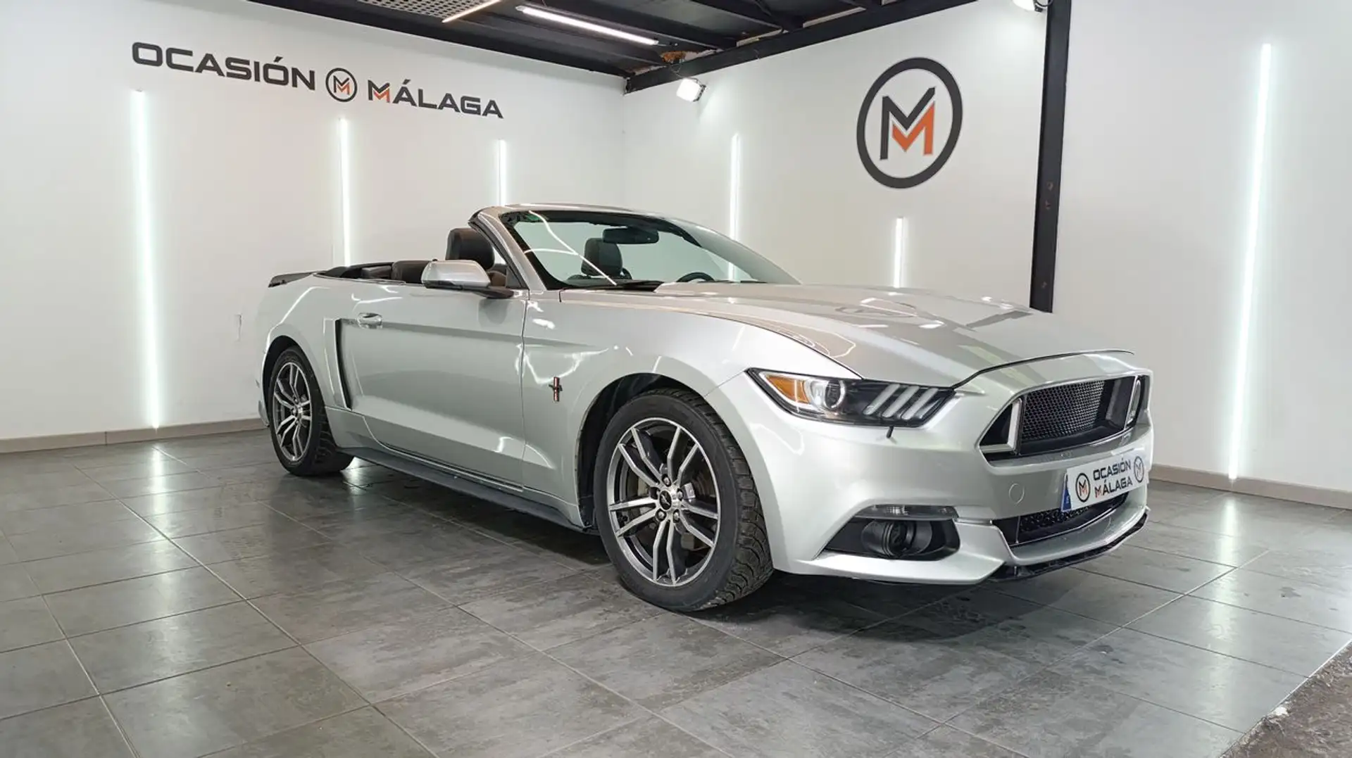 Ford Mustang Convertible 2.3 EcoBoost Aut. Plateado - 1