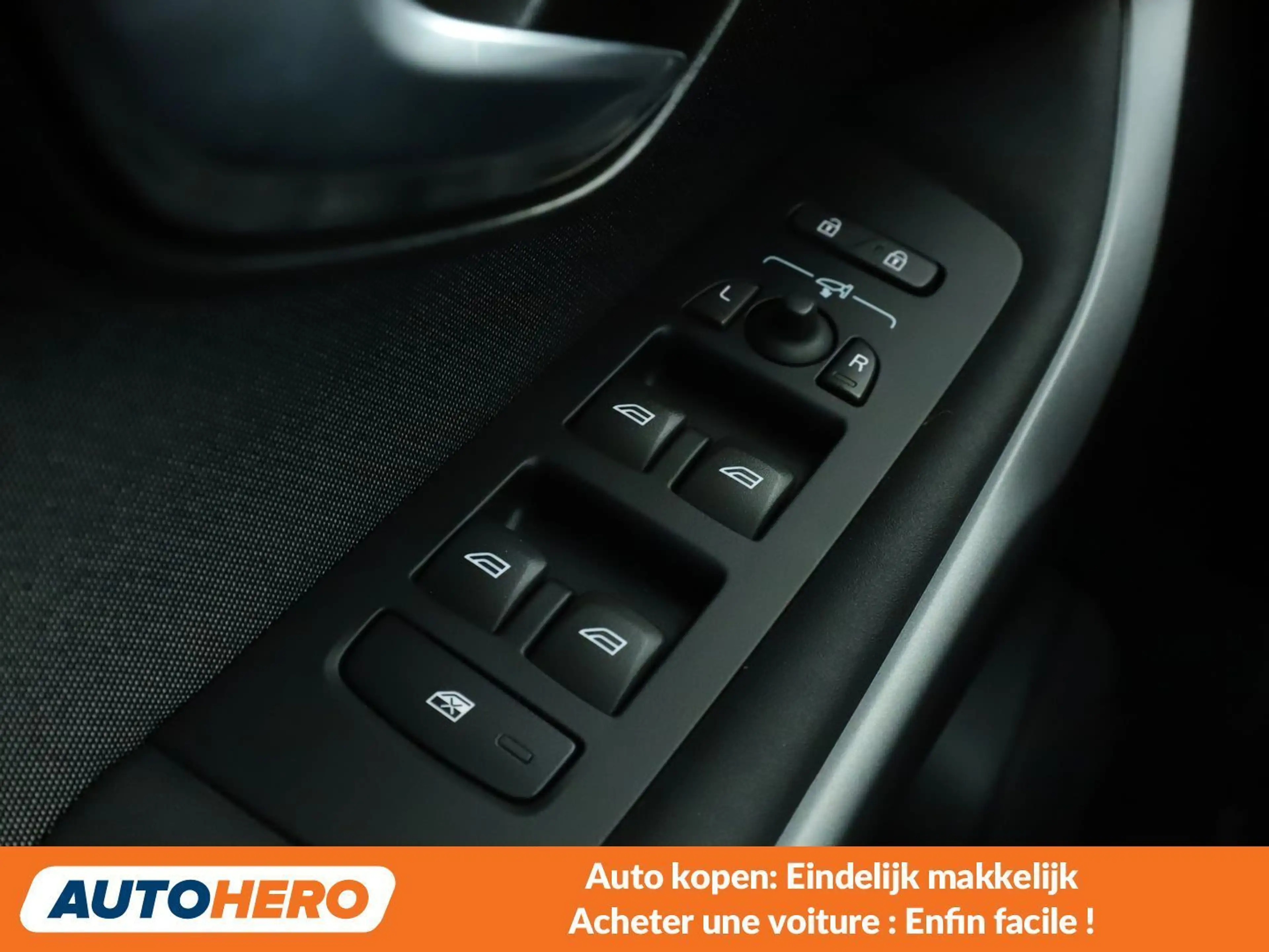 Volvo V40 Cross Country 2.0 D2 Momentum — photo 13