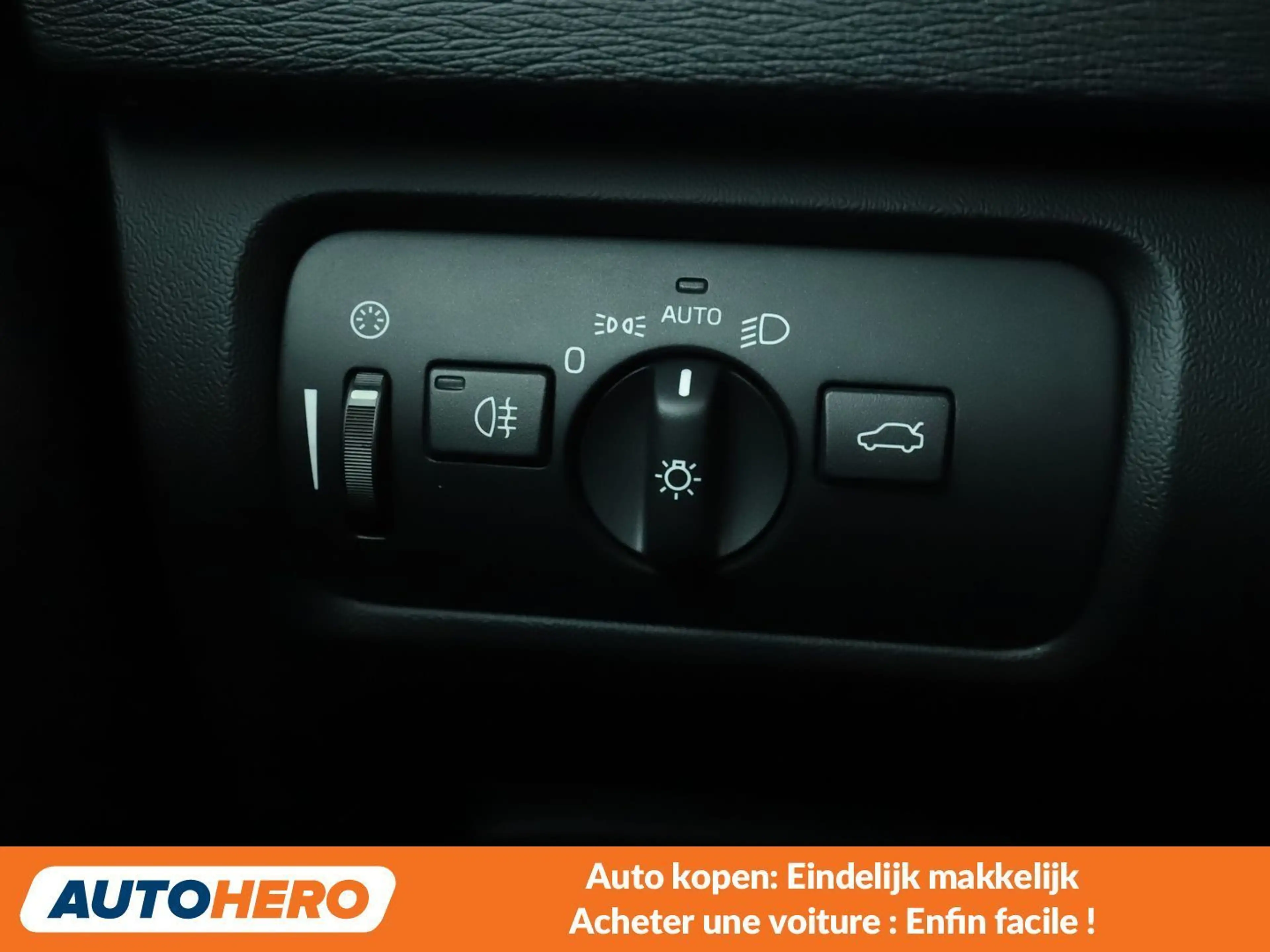 Volvo V40 Cross Country 2.0 D2 Momentum — photo 14