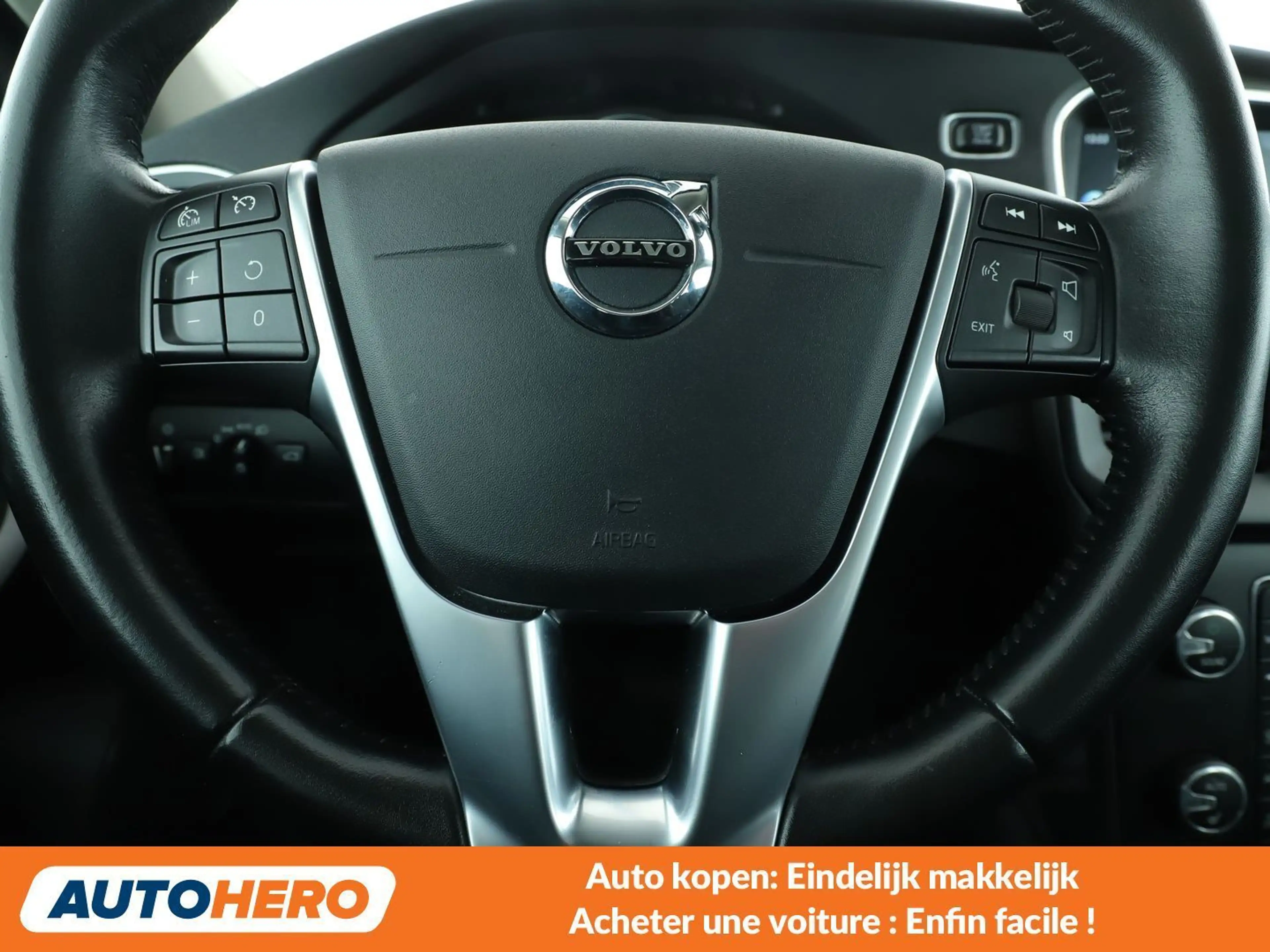 Volvo V40 Cross Country 2.0 D2 Momentum — photo 5