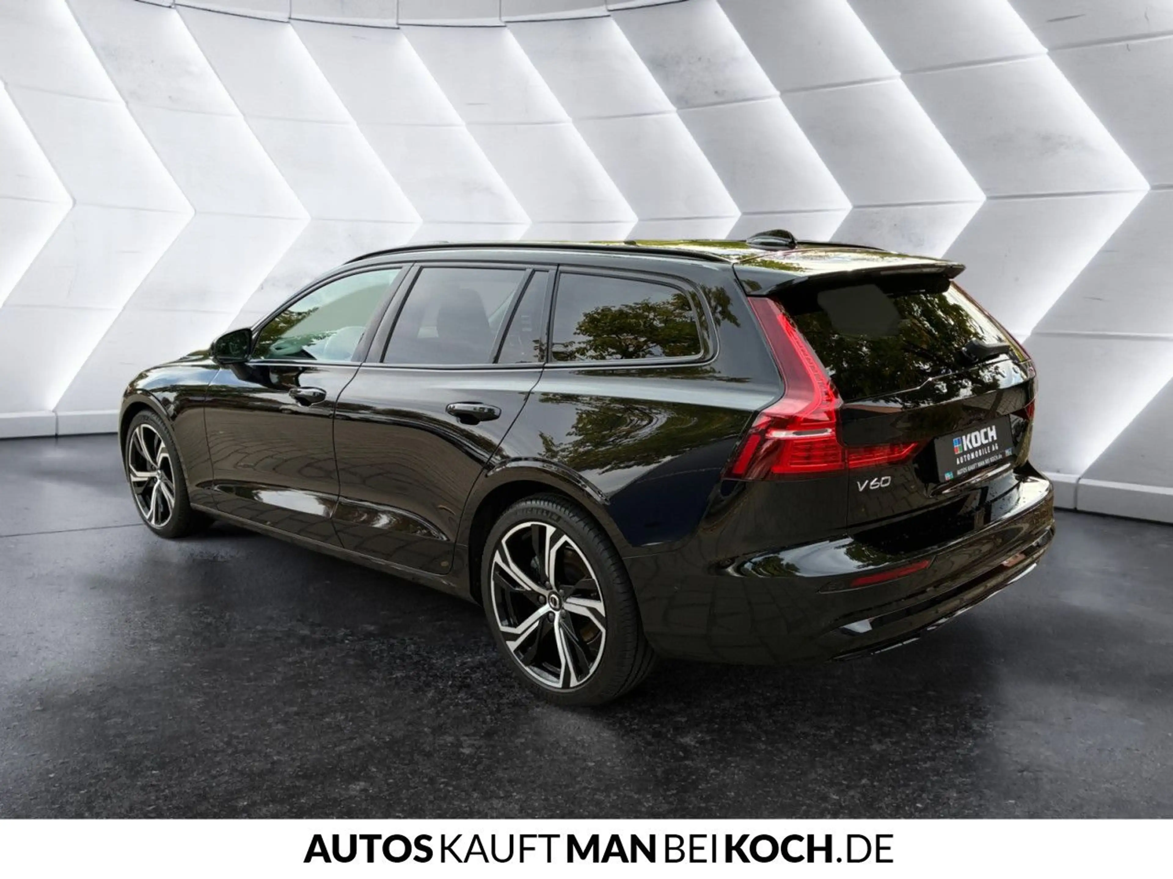 Volvo V60 B4 B Plus Dark ACC BLIS PANO H/K 360° Notrad — photo 3