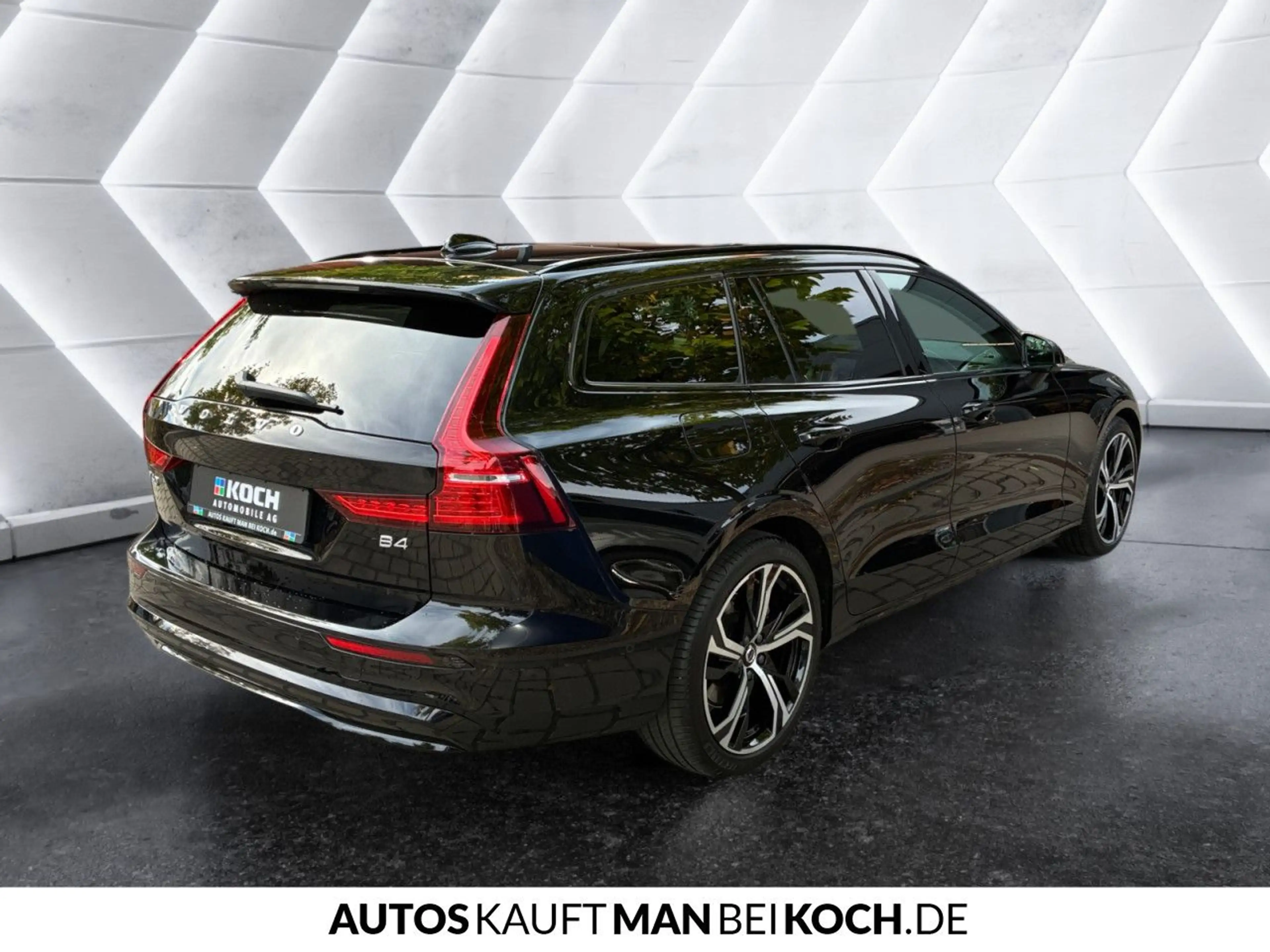 Volvo V60 B4 B Plus Dark ACC BLIS PANO H/K 360° Notrad — photo 4