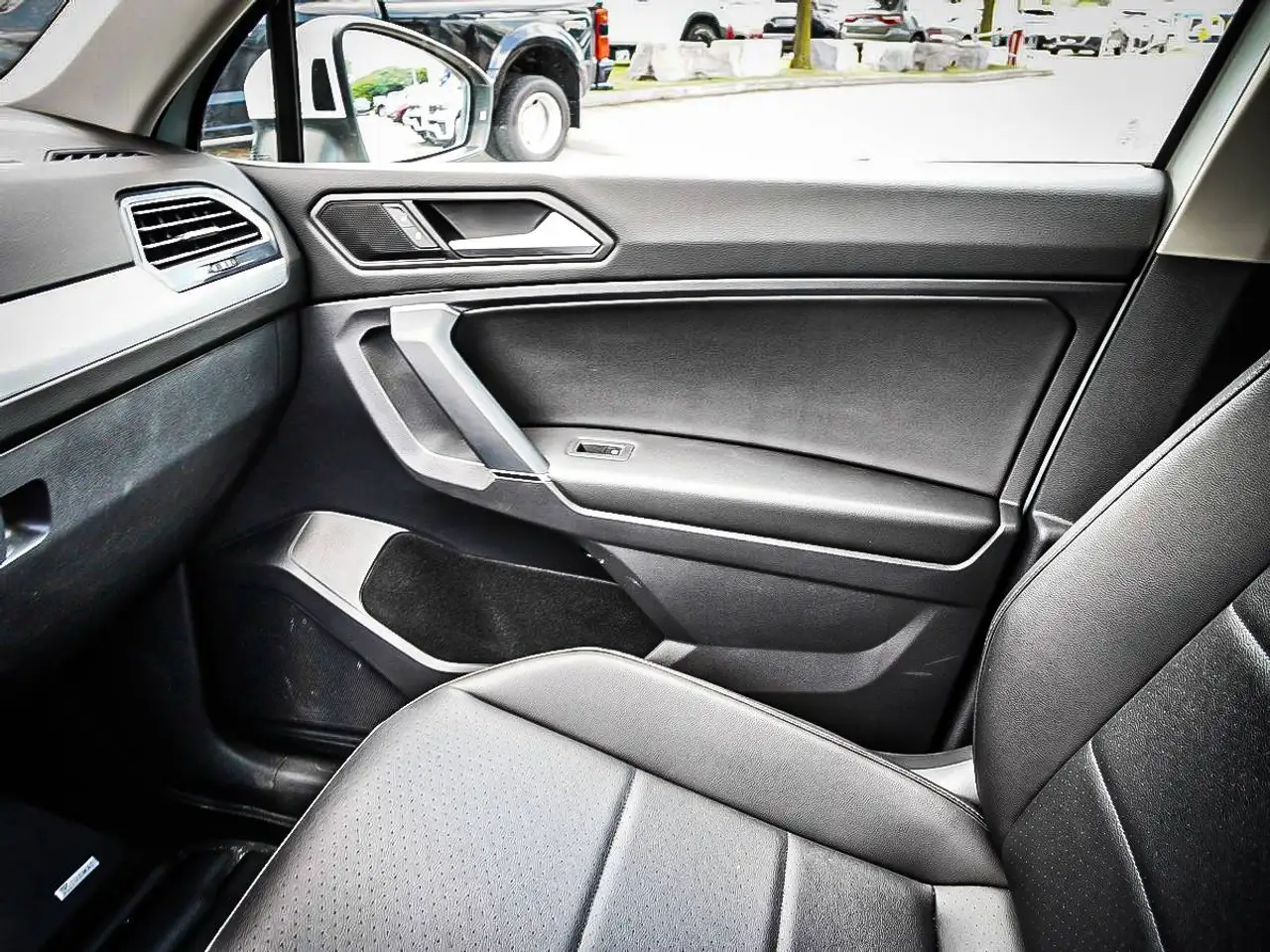 Volkswagen Tiguan снимка Volkswagen Tiguan