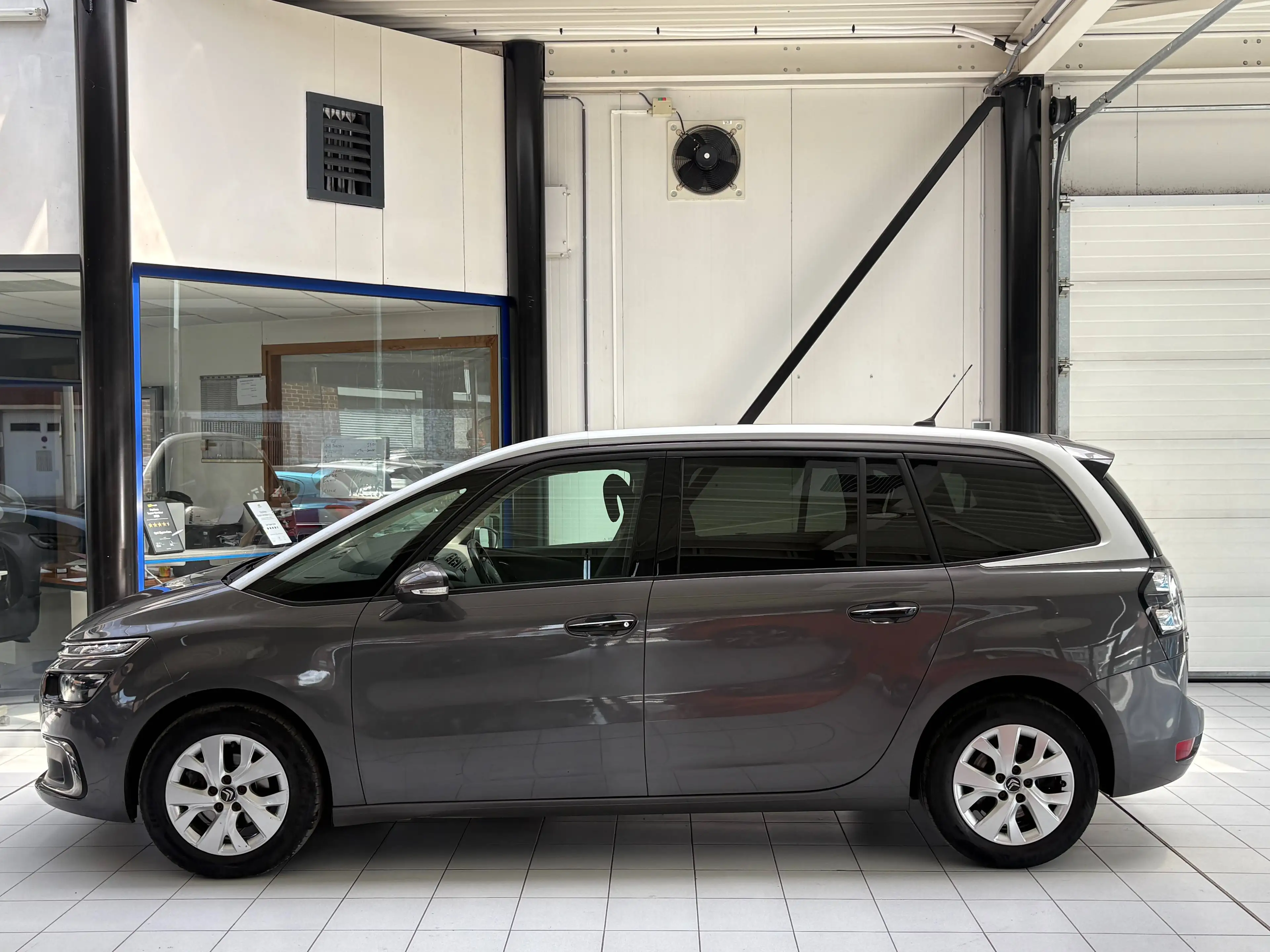 Citroen Grand C4 Picasso Grand C4 Picasso 1.6 HDi *7 PLACES * GPS * CAMERA * CARPLAY * PDC * JANTES * — photo 2