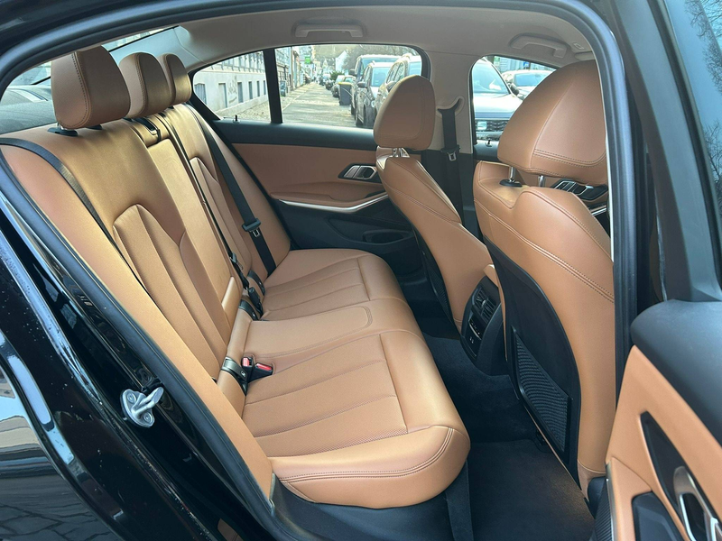 BMW 320 320dA Luxury Line Leder/Navi/LED/1.Hand — photo 14