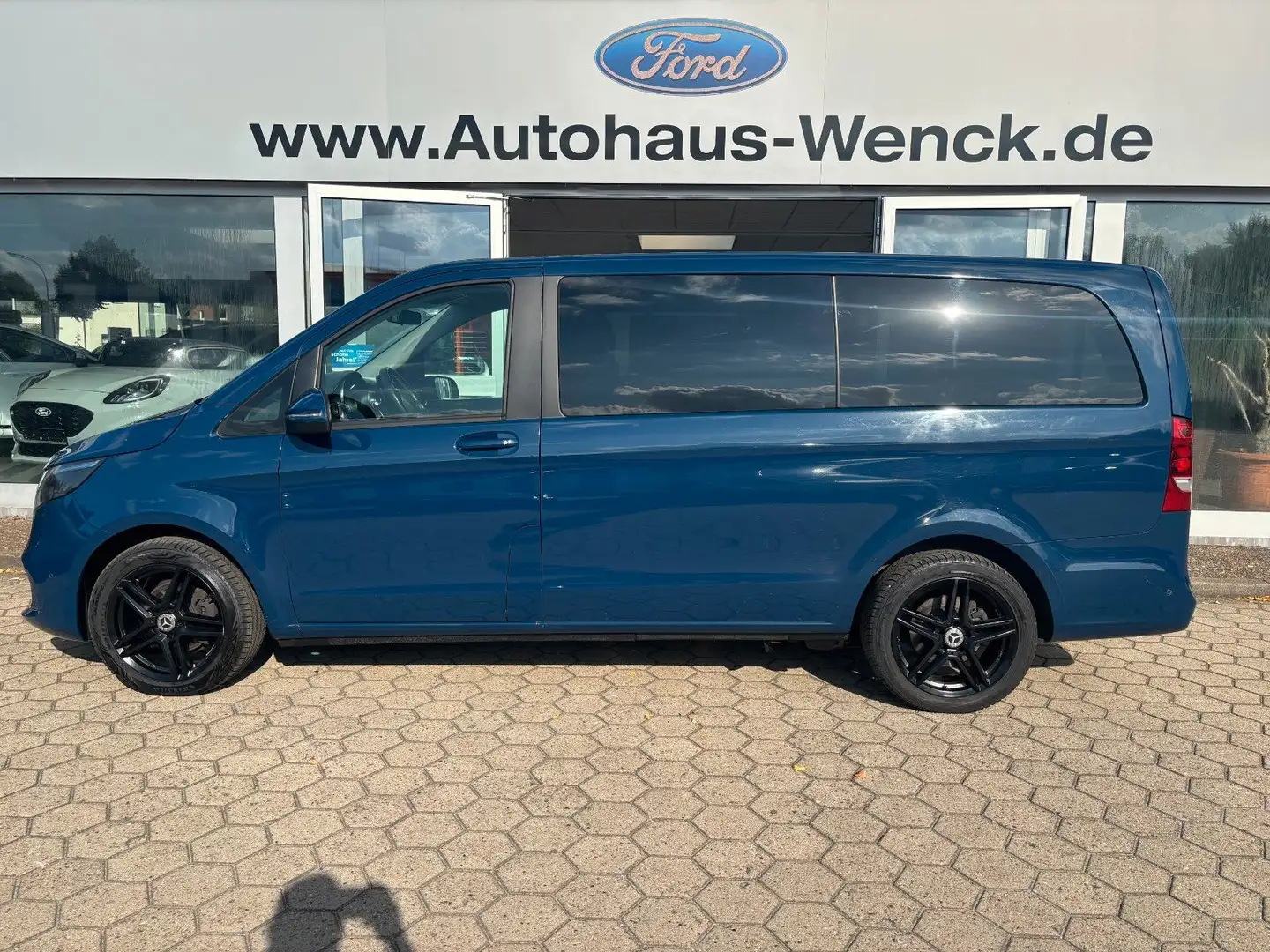 Mercedes-Benz V 220 d RISE lang*1.HAND*AUTOMATIK*7.SITZE*AHK* Blau - 1