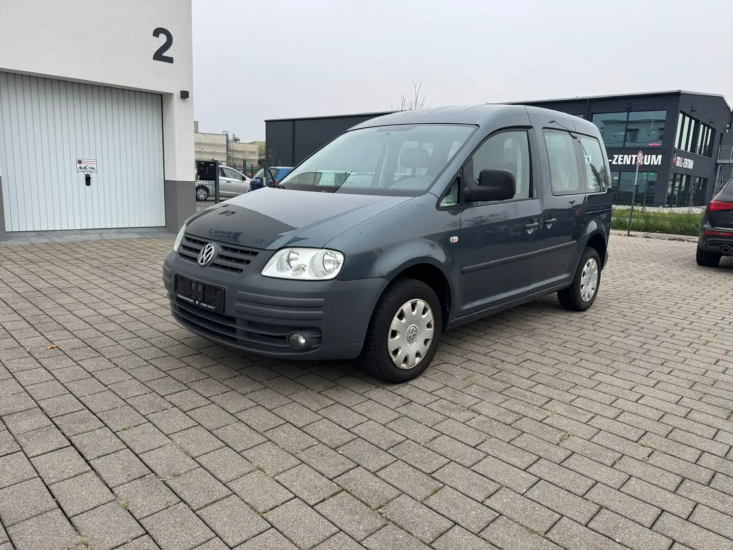 Volkswagen Caddy Life Grey - 1