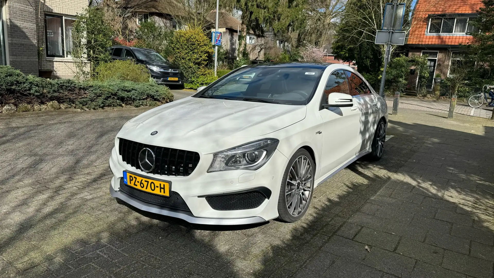 Mercedes-Benz CLA 45 AMG 4MATIC Edition 1 Wit - 1